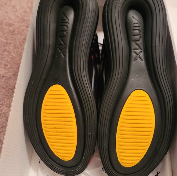 Nikes (women) - Picture 5 of 5